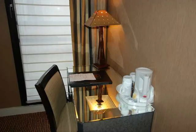 Hôtel Eiffel Capitol Paris 3*,