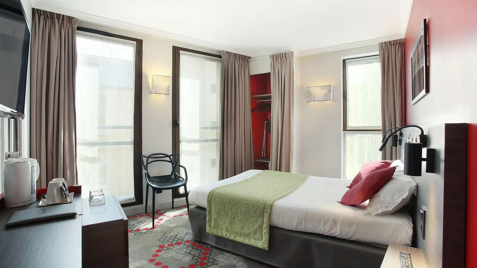 Hotel Eiffel Capitol Paris 3*,