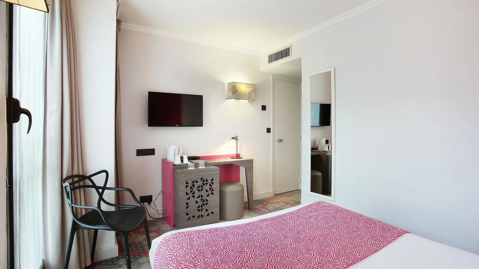 Hotel Eiffel Capitol Paris