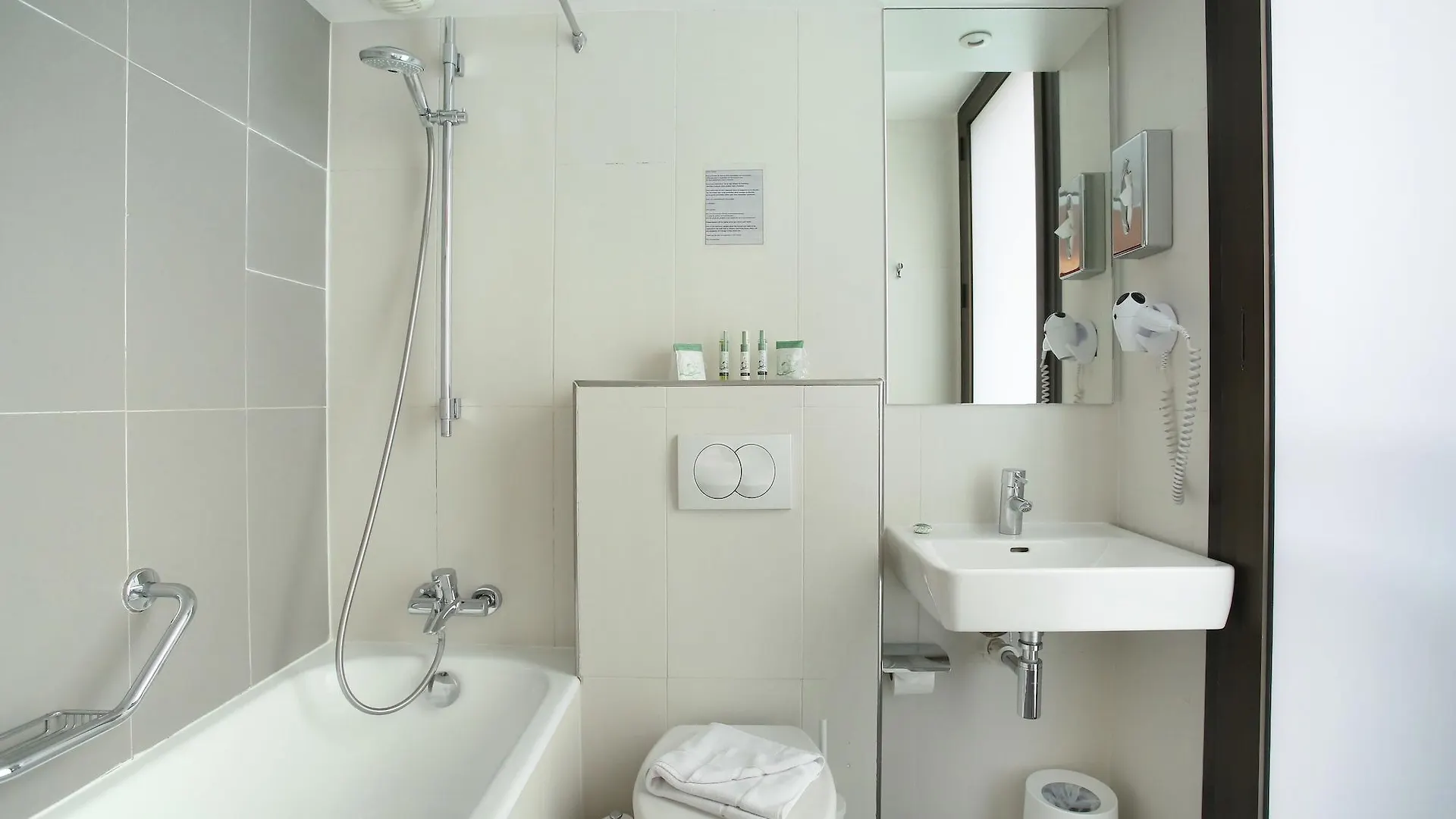 Hotel Eiffel Capitol Paris 3*,